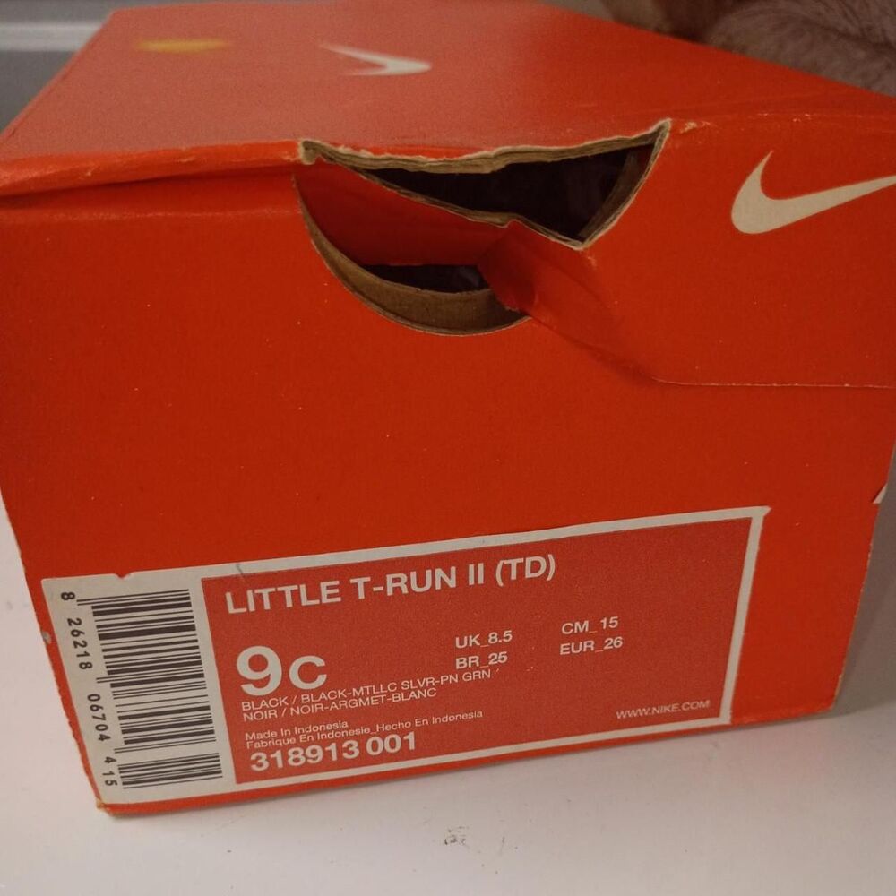 Nike Women's Grey and Green Trainers
